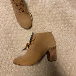 Tom’s Lunata lace-up bootie- wheat suede